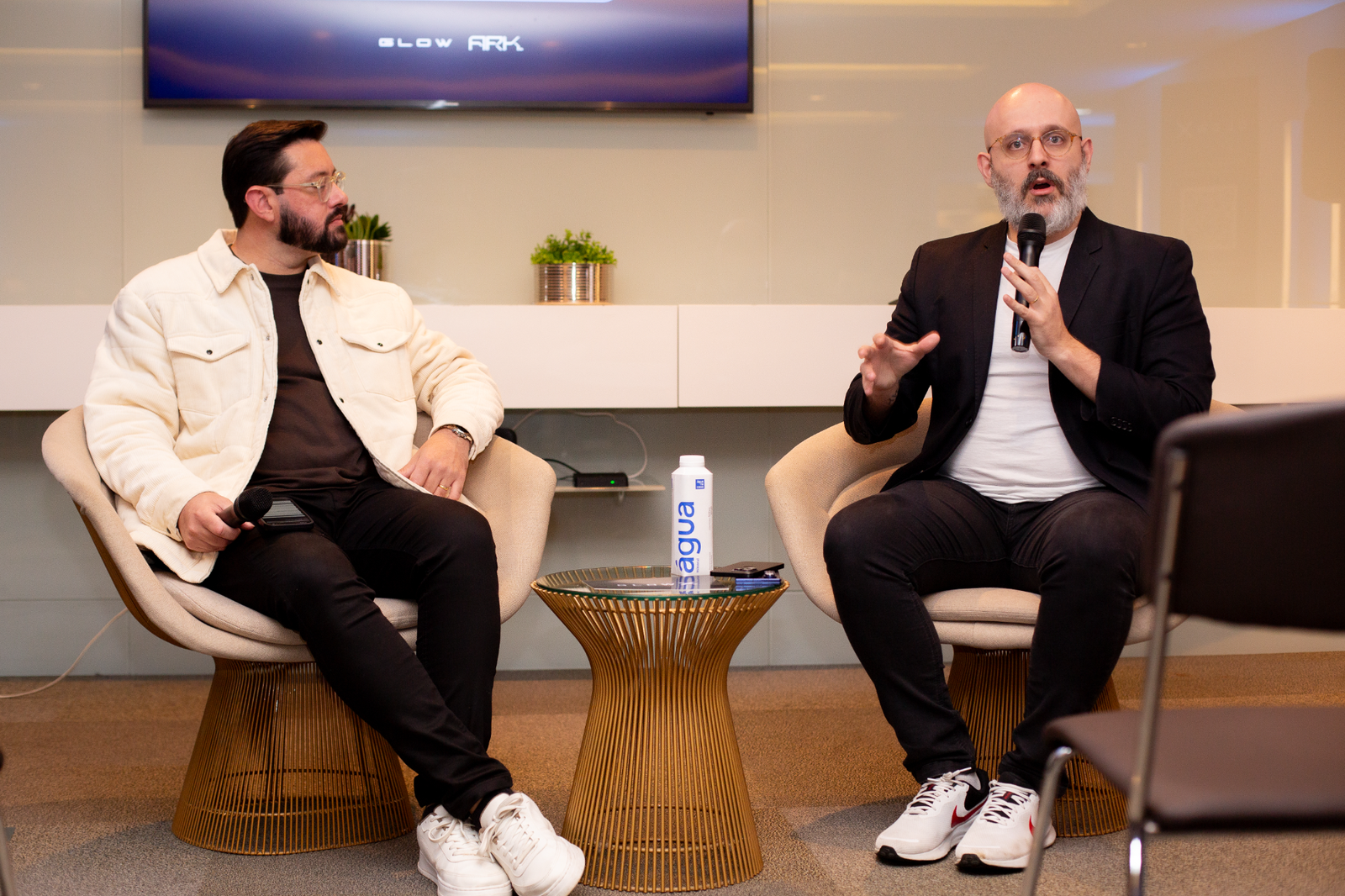 Painel no palco do Glow X